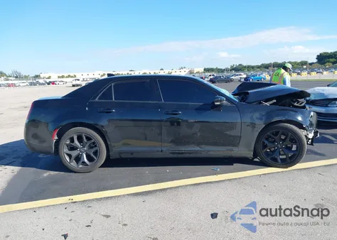 2023 Chrysler 300 300S z USA, uszkodzony, nr VIN 2C3CCABG5PH569540